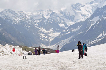 Amritsar to Manali Car Rental